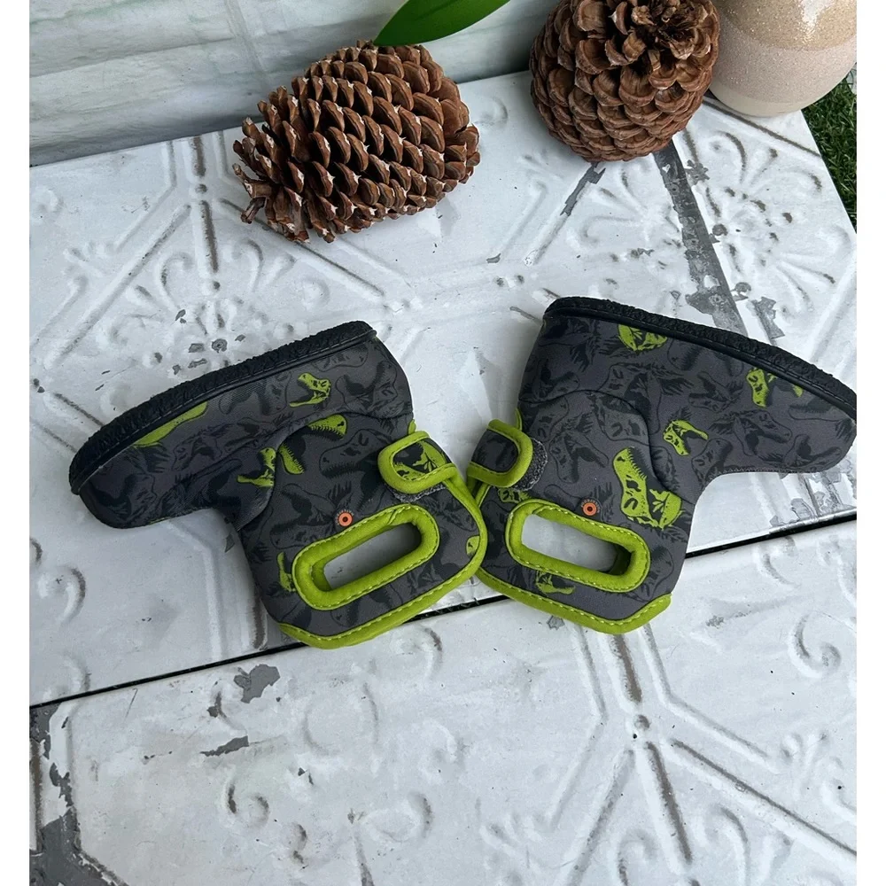 BOGS Waterproof insulated waterproof Dinosaur boots 5 NWT
